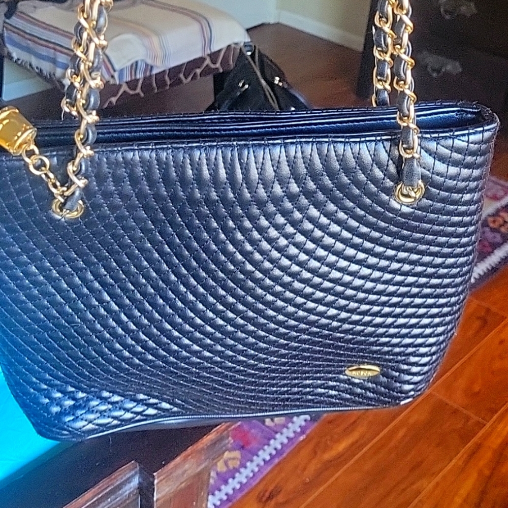Beautiful leather koschi  bag No sign of wear